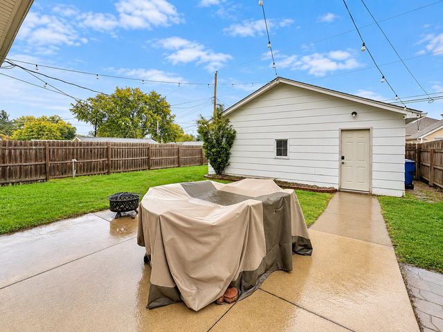 2121 Highland Avenue, Davenport, IA 52803