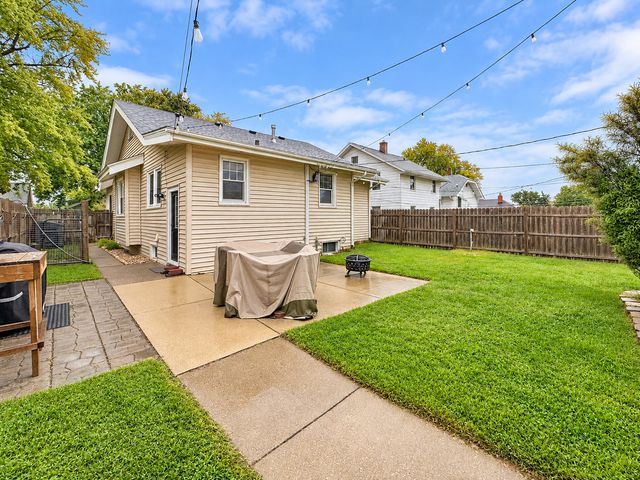2121 Highland Avenue, Davenport, IA 52803