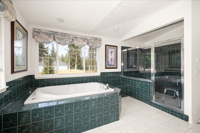 29414 N Selkirk View Dr, Chattaroy, WA 99003