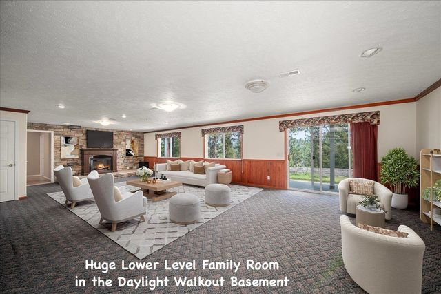 29414 N Selkirk View Dr, Chattaroy, WA 99003