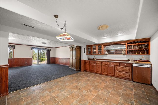 29414 N Selkirk View Dr, Chattaroy, WA 99003
