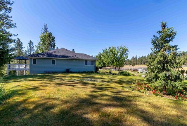 29414 N Selkirk View Dr, Chattaroy, WA 99003