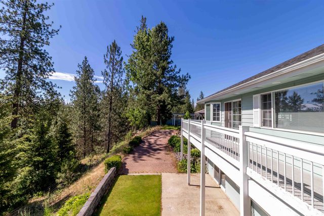 29414 N Selkirk View Dr, Chattaroy, WA 99003