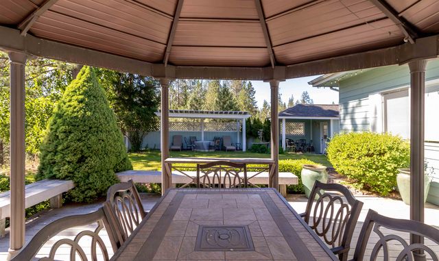 29414 N Selkirk View Dr, Chattaroy, WA 99003
