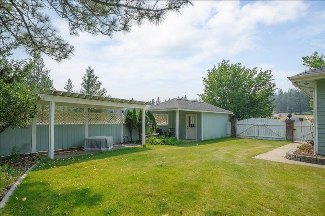 29414 N Selkirk View Dr, Chattaroy, WA 99003