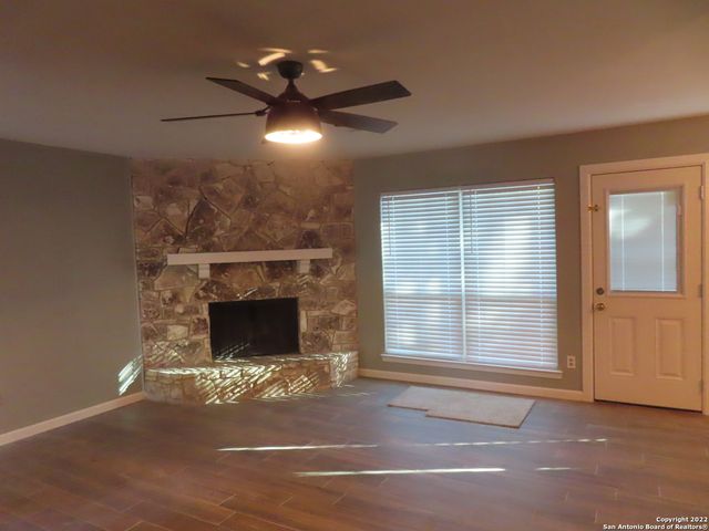 9450 Cliff Way St., San Antonio, TX 78250