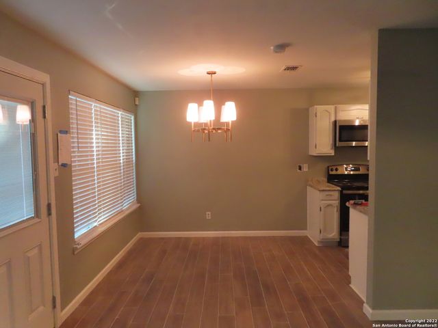 9450 Cliff Way St., San Antonio, TX 78250
