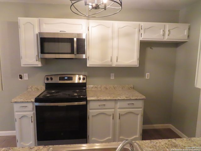 9450 Cliff Way St., San Antonio, TX 78250