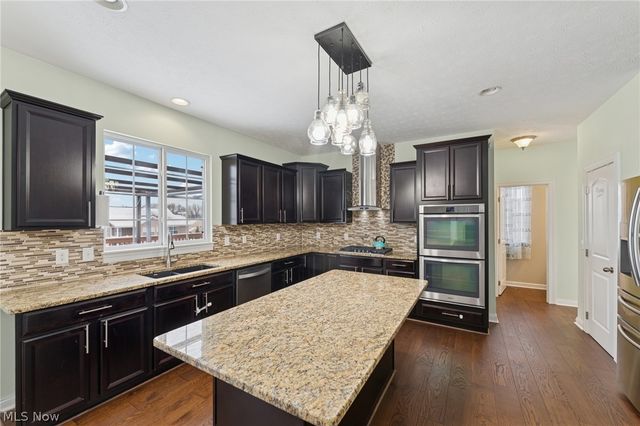 866 Somerby Circle, Uniontown, OH 44685