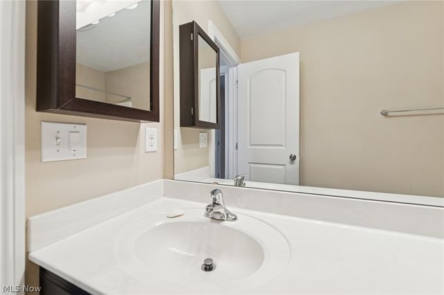 866 Somerby Circle, Uniontown, OH 44685