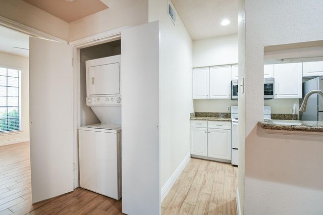 2121 El Paseo Street 1805, Houston, TX 77054