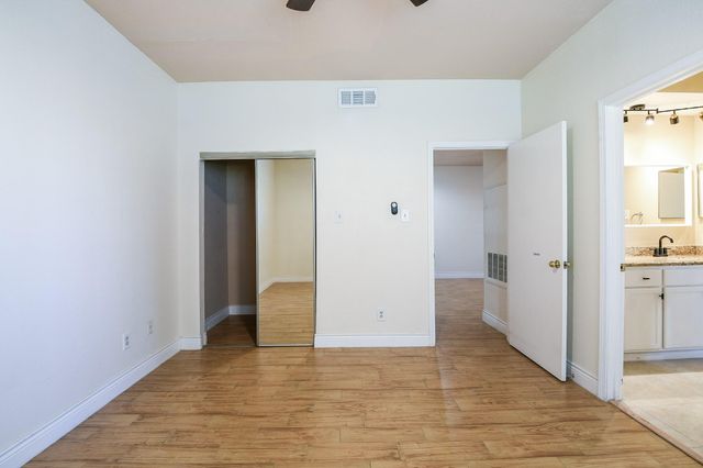 2121 El Paseo Street 1805, Houston, TX 77054