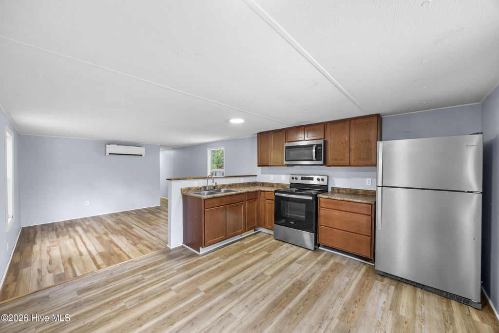 69 Elm Road, Southport, NC 28461