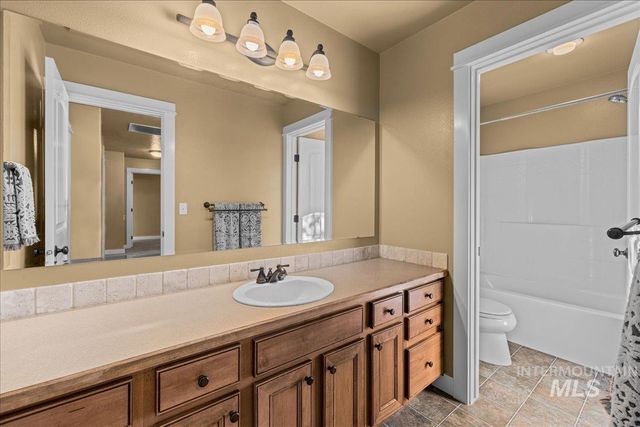 5491 N Beaham Ave, Meridian, ID 83646