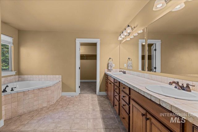 5491 N Beaham Ave, Meridian, ID 83646