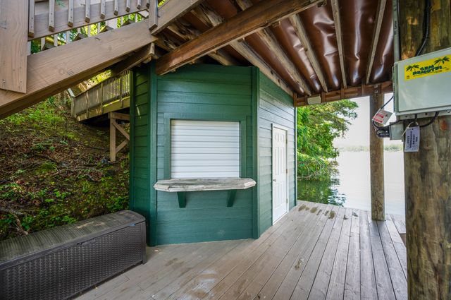 1359 Nicholas LN, Moneta, VA 24121