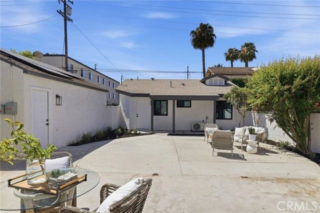 4529 Pepperwood Avenue, Long Beach, CA 90808