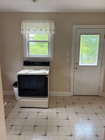 1735 Merritt Dr, Clarksville, TN 37043