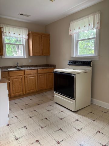 1735 Merritt Dr, Clarksville, TN 37043