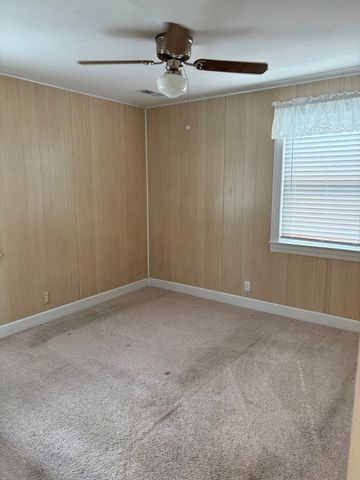 1735 Merritt Dr, Clarksville, TN 37043