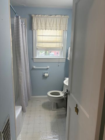 1735 Merritt Dr, Clarksville, TN 37043