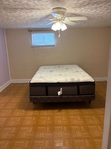 1735 Merritt Dr, Clarksville, TN 37043