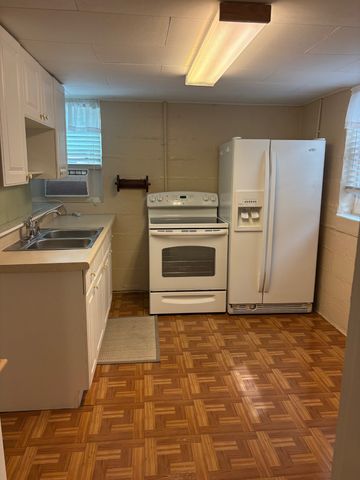 1735 Merritt Dr, Clarksville, TN 37043