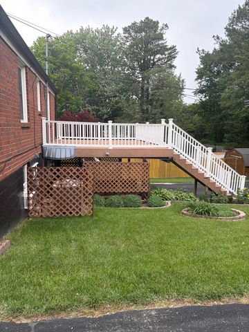 1735 Merritt Dr, Clarksville, TN 37043