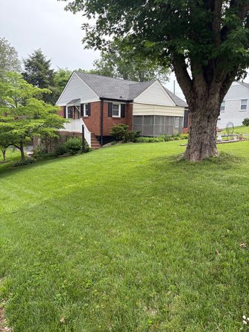 1735 Merritt Dr, Clarksville, TN 37043