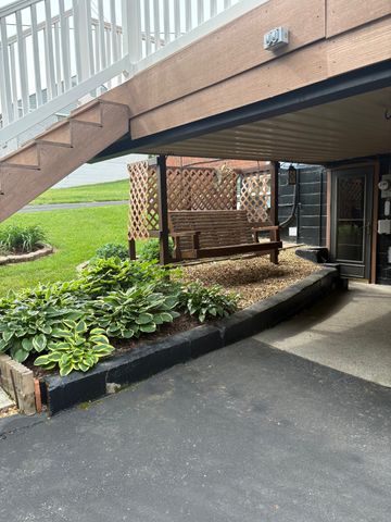 1735 Merritt Dr, Clarksville, TN 37043