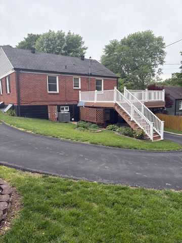 1735 Merritt Dr, Clarksville, TN 37043