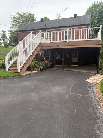 1735 Merritt Dr, Clarksville, TN 37043