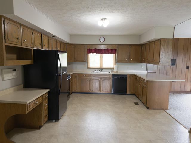 1300 Old Farm Road, Bedford, IN 47421