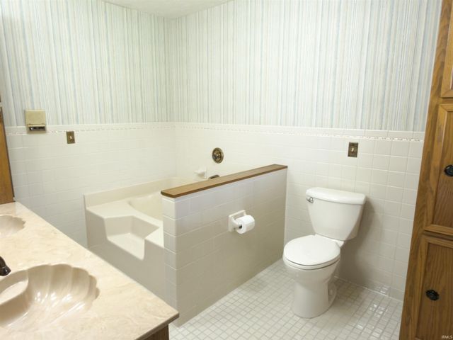 1300 Old Farm Road, Bedford, IN 47421