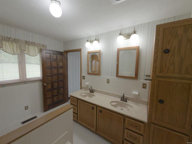 1300 Old Farm Road, Bedford, IN 47421