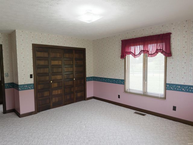 1300 Old Farm Road, Bedford, IN 47421