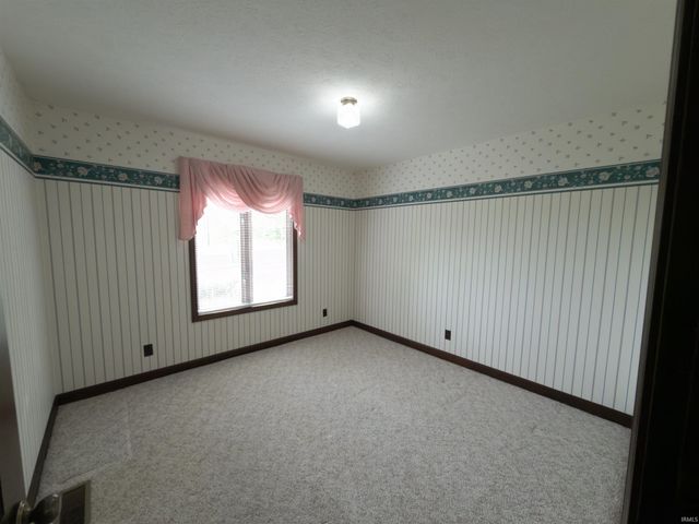 1300 Old Farm Road, Bedford, IN 47421