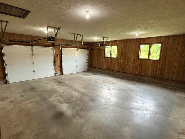 1300 Old Farm Road, Bedford, IN 47421