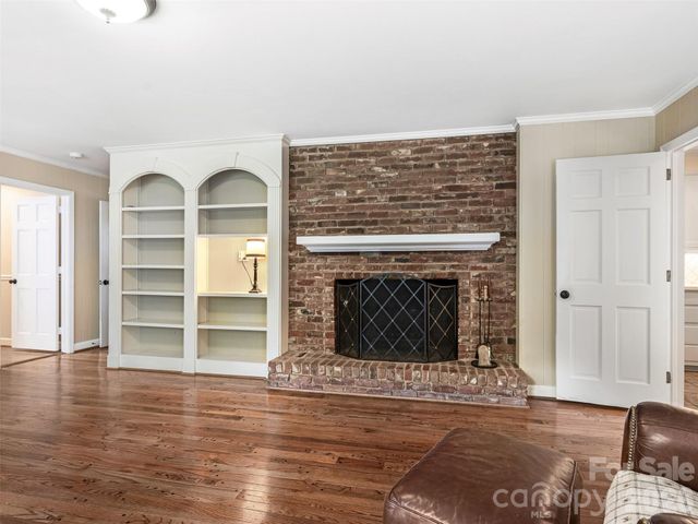 4313 Crossgate Road, Charlotte, NC 28226