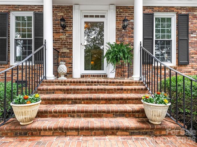 4313 Crossgate Road, Charlotte, NC 28226
