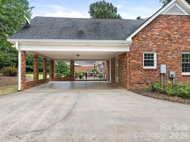 4313 Crossgate Road, Charlotte, NC 28226