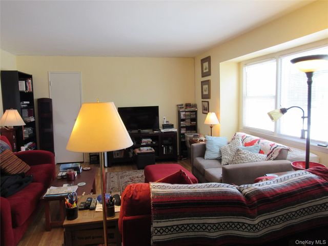 47 bon aire circle 7715, Suffern, NY 10901