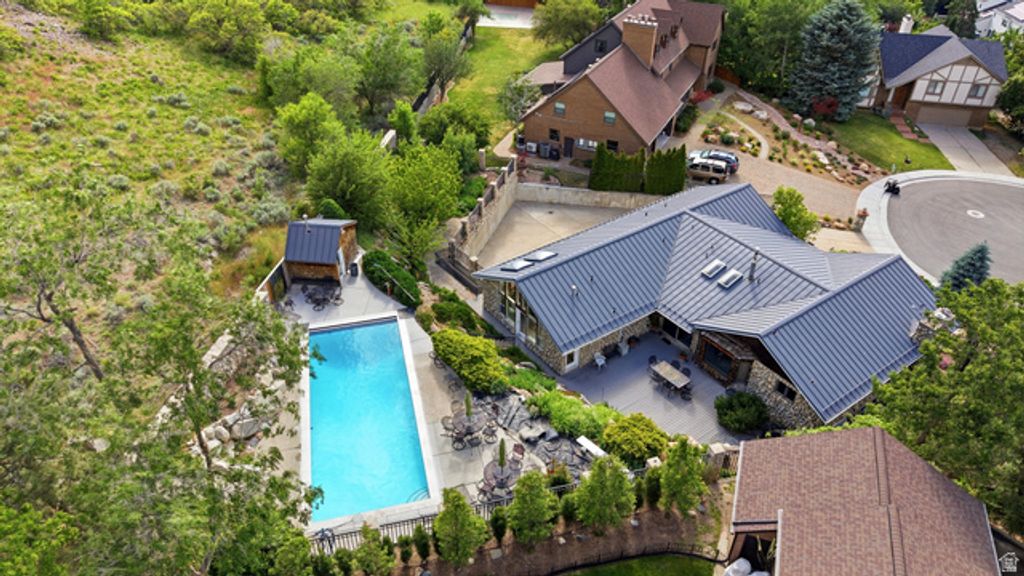Image 13 of property listing at 7379 S SILVER KING CIR, Cottonwood Heights, UT 84121