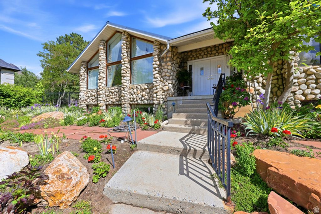 Image 16 of property listing at 7379 S SILVER KING CIR, Cottonwood Heights, UT 84121