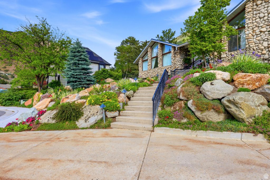 Image 21 of property listing at 7379 S SILVER KING CIR, Cottonwood Heights, UT 84121
