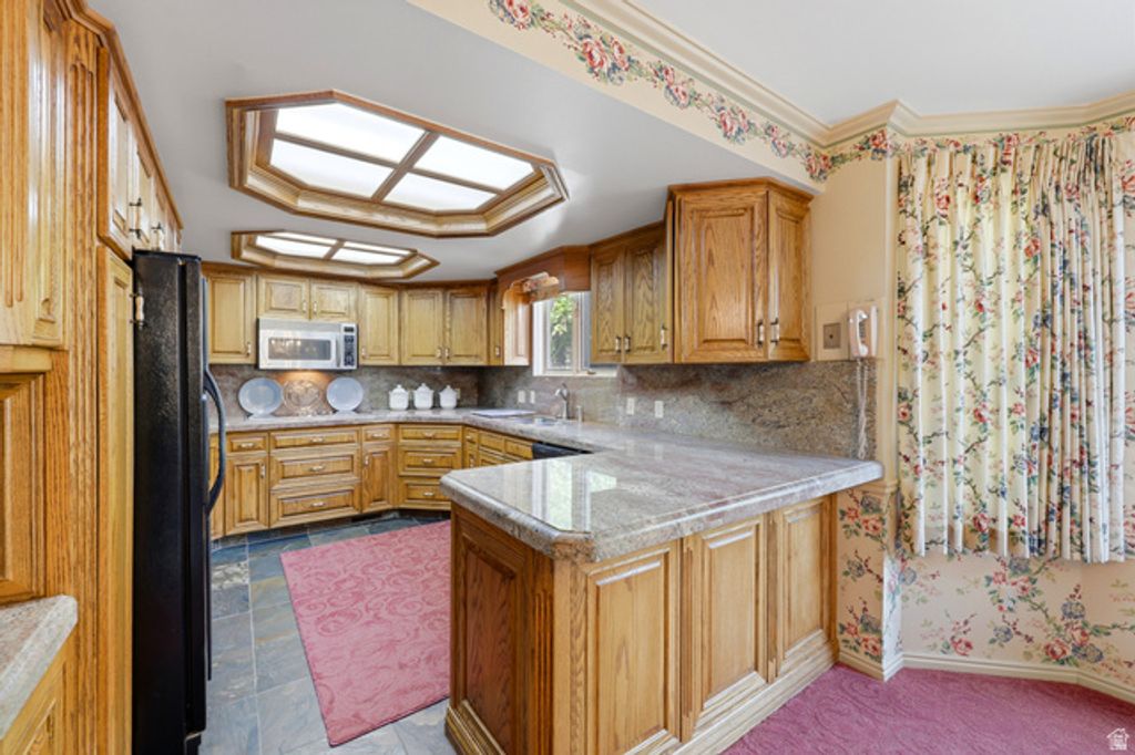 Image 33 of property listing at 7379 S SILVER KING CIR, Cottonwood Heights, UT 84121