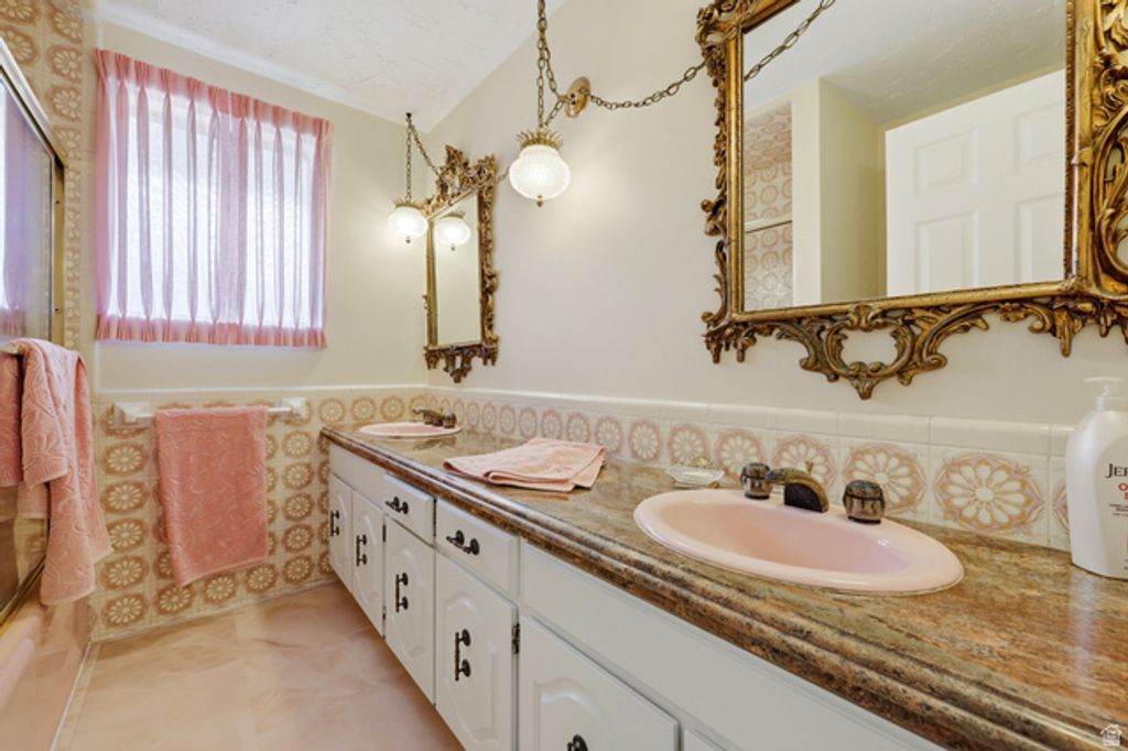 Image 48 of property listing at 7379 S SILVER KING CIR, Cottonwood Heights, UT 84121