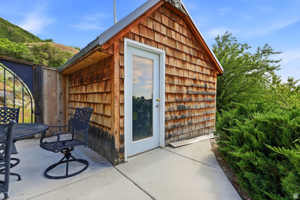 Image 65 of property listing at 7379 S SILVER KING CIR, Cottonwood Heights, UT 84121
