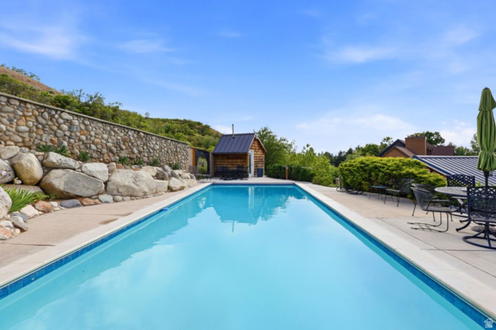 Image 67 of property listing at 7379 S SILVER KING CIR, Cottonwood Heights, UT 84121