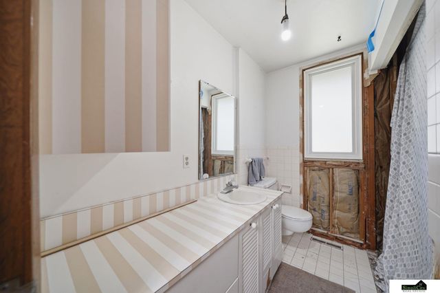 3825 S 39th Street, Lincoln, NE 68506